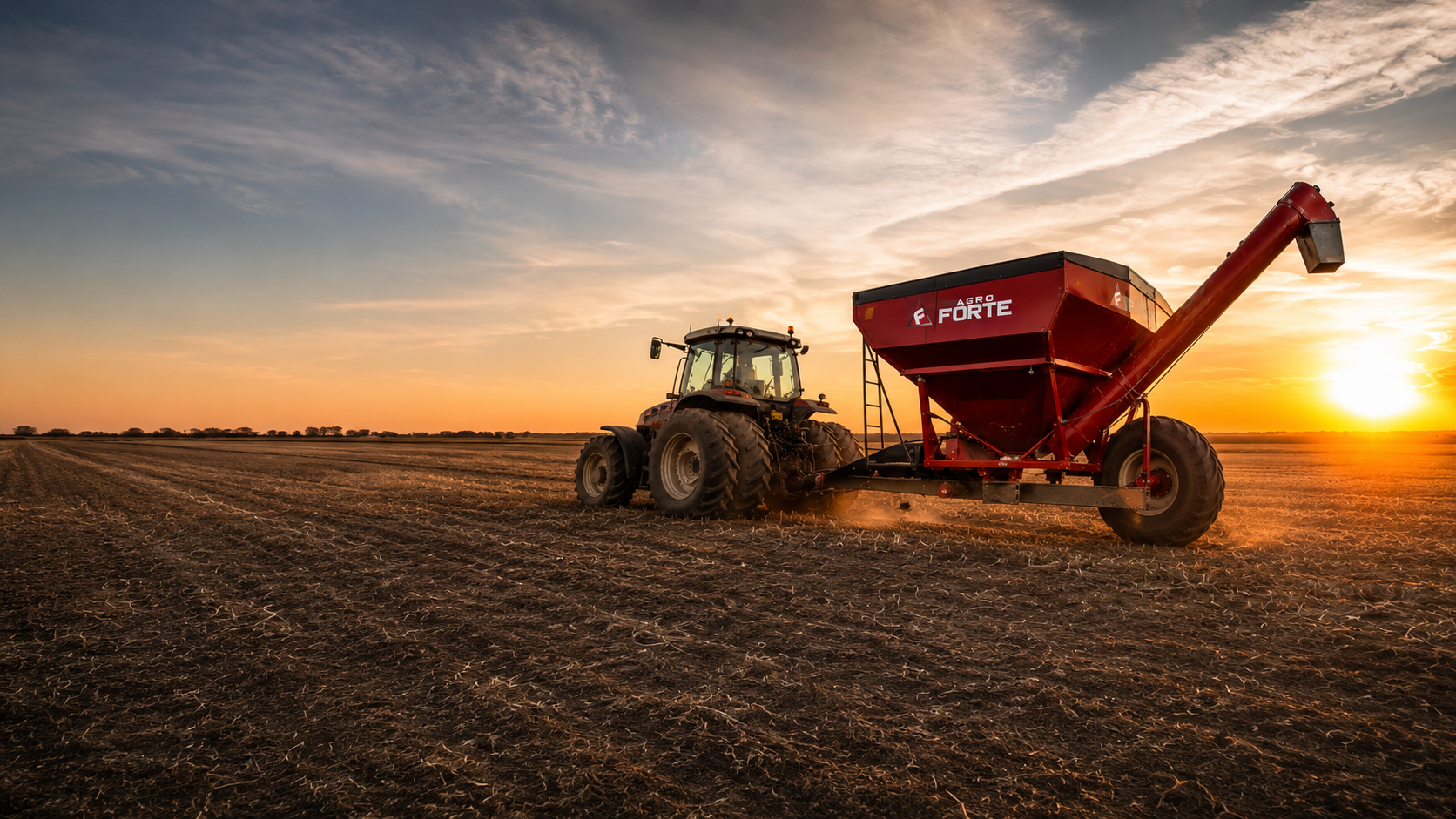 Implemento agrícola AGRO FORTE en el campo al atardecer